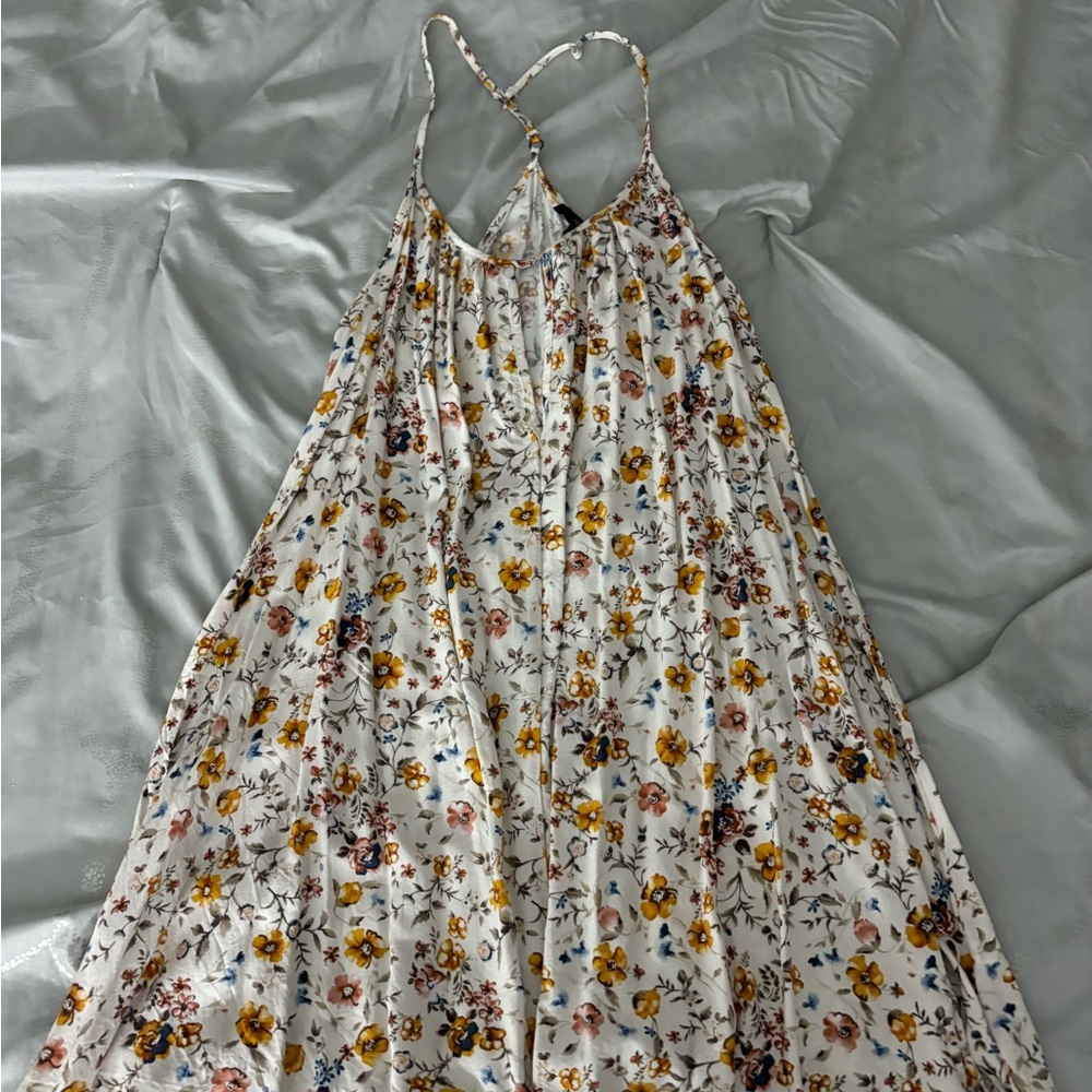 Forever 21 floral dress with front V-neck cutout. Size XS.